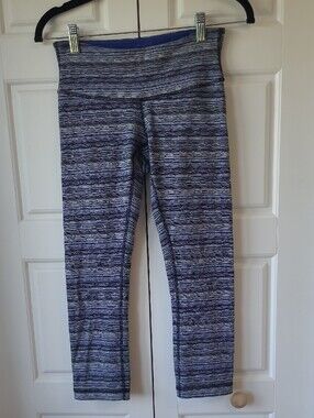 054 Lululemon  Wunder Under Capri,  Space-Dye Twist Sapphire Blue Multi Size 4